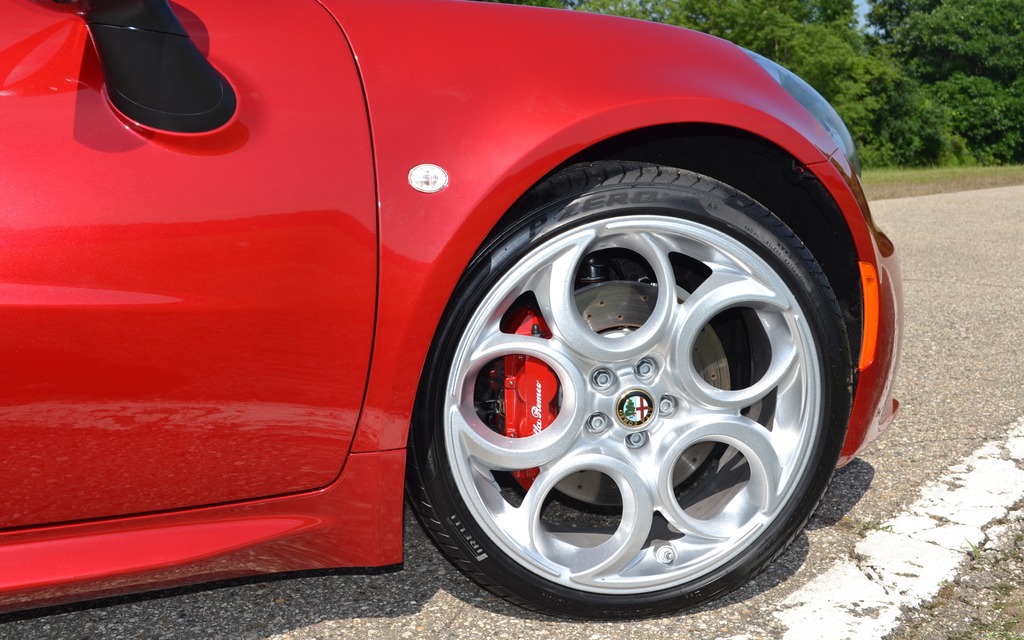 165459_2015_Alfa_Romeo_4C.jpg